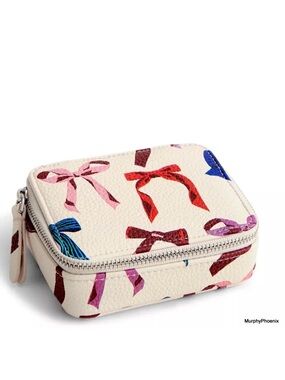 Vera Bradley Cream Jewelry Case - Rows of Hows print